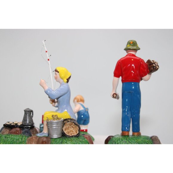 Dept 56 Snow Village - Weekend Getaway - Picture 3 of 8